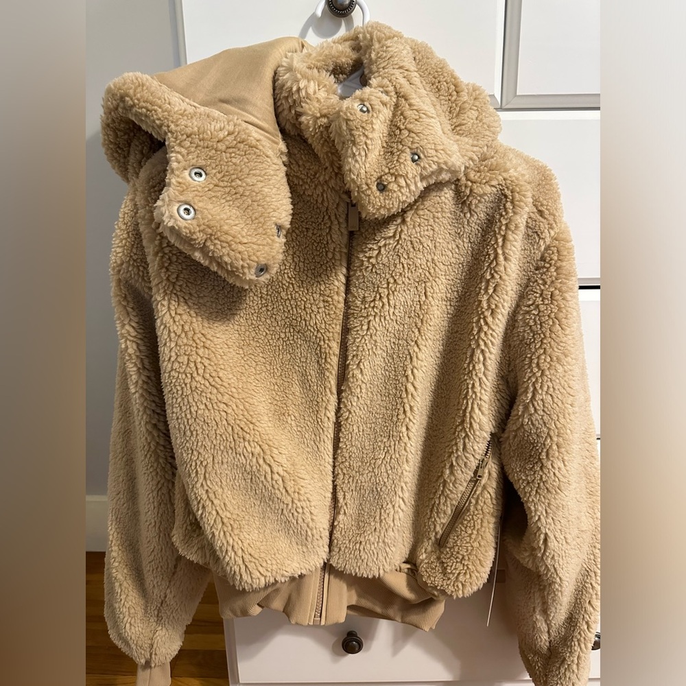 Alo Yoga Foxy Sherpa Jacket BRAND NEW WITH TAGS